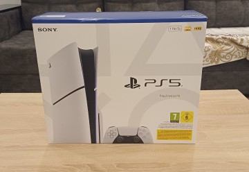 Console PS5 Standard avec manette et jeux, quasi neuve