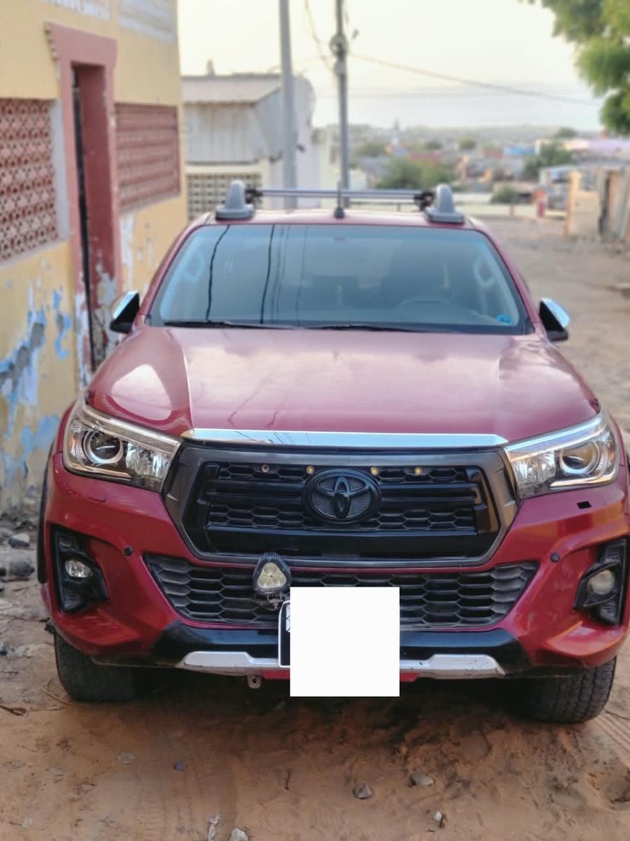 Toyota Hilux Revo 2018, diesel, automatique, double cabine rouge