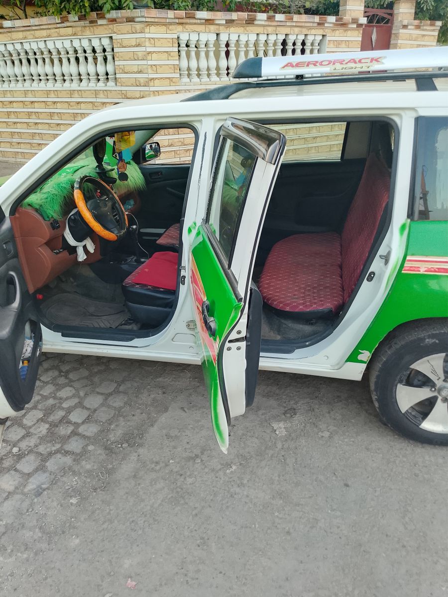 Toyota Probox essence en bon état